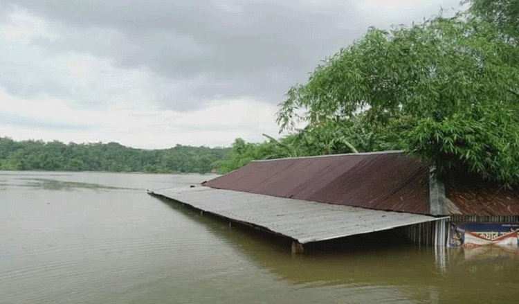 Sylhet flood situation worsens, thousands marooned 