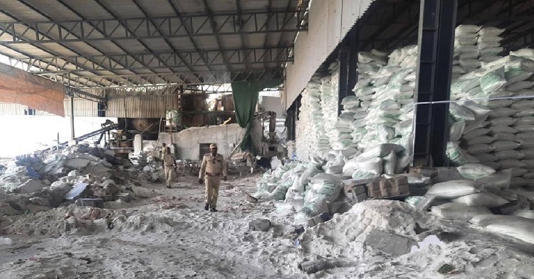 Wall collapse at Indian salt factory: 12 killed