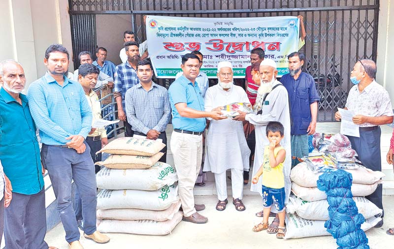 Seeds of onion and Aman paddy distributed among 800 farmers