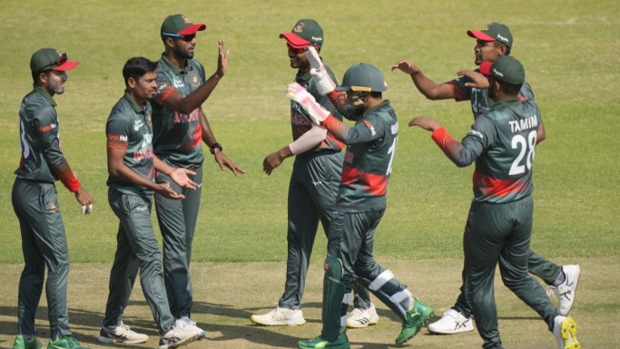 Bangladesh avoid whitewash beating Zimbabwe in 3rd ODI