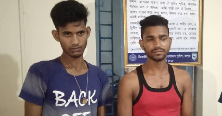 Two Indians held with phensedyl in Lalmonirhat border