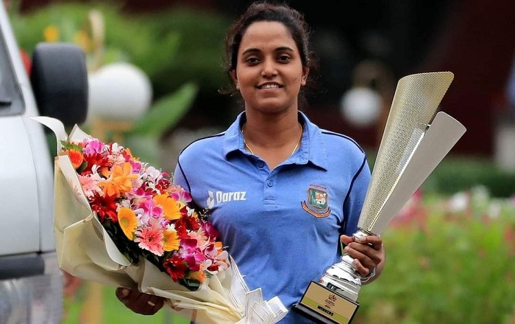 Captain Nigar Sultana of Bangladesh national women cricket team poses for photos after arriving at Hazrat Shahjalal International Airport in Dhaka on Tuesday (September 27, 2022) morning.