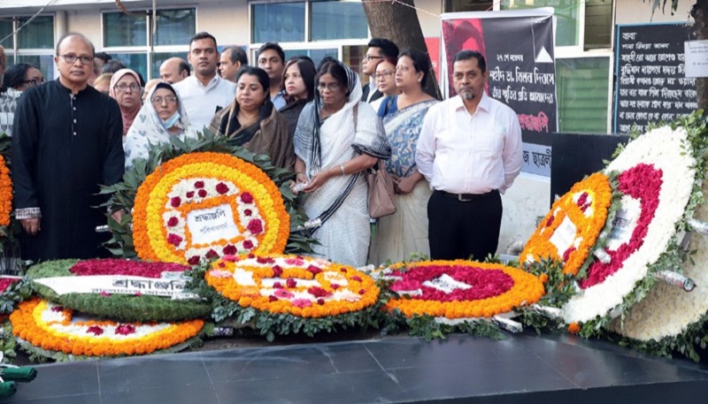 Dr Shamsul Alam Khan Milon's family members place wreathes at his grave on the campus of Dhaka Medical College in the capital on Sunday. PHOTO: COLLECTED