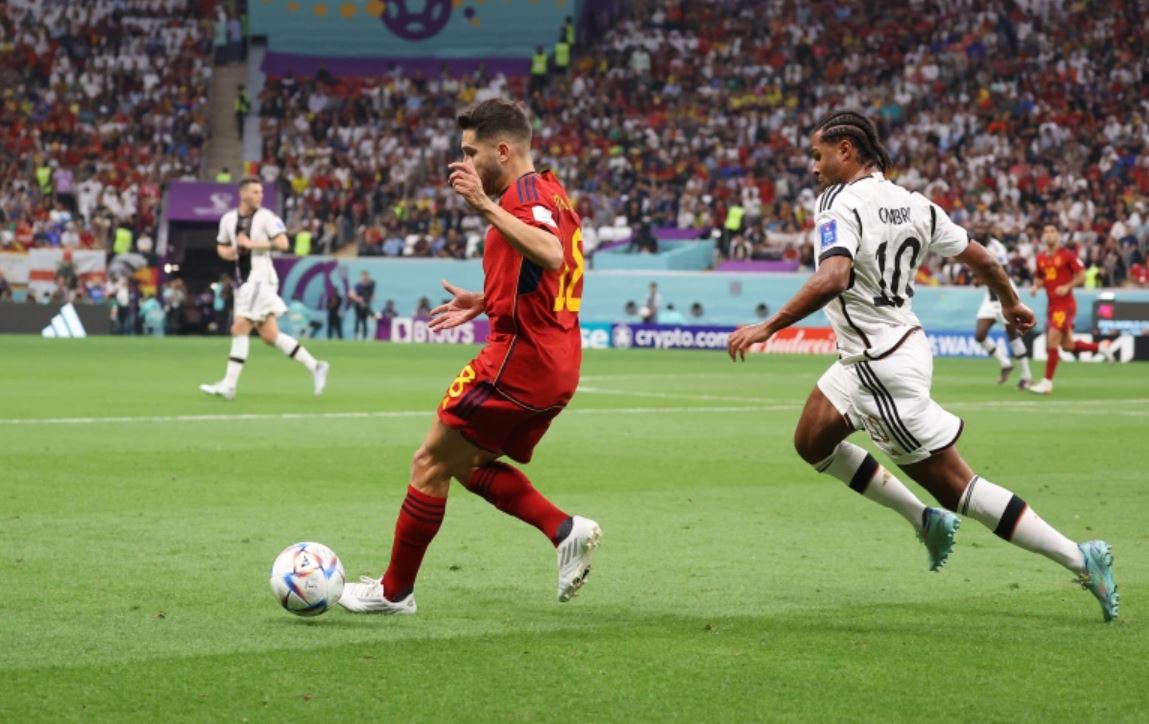 Germany snatch draw against Spain to keep last 16 hopes alive