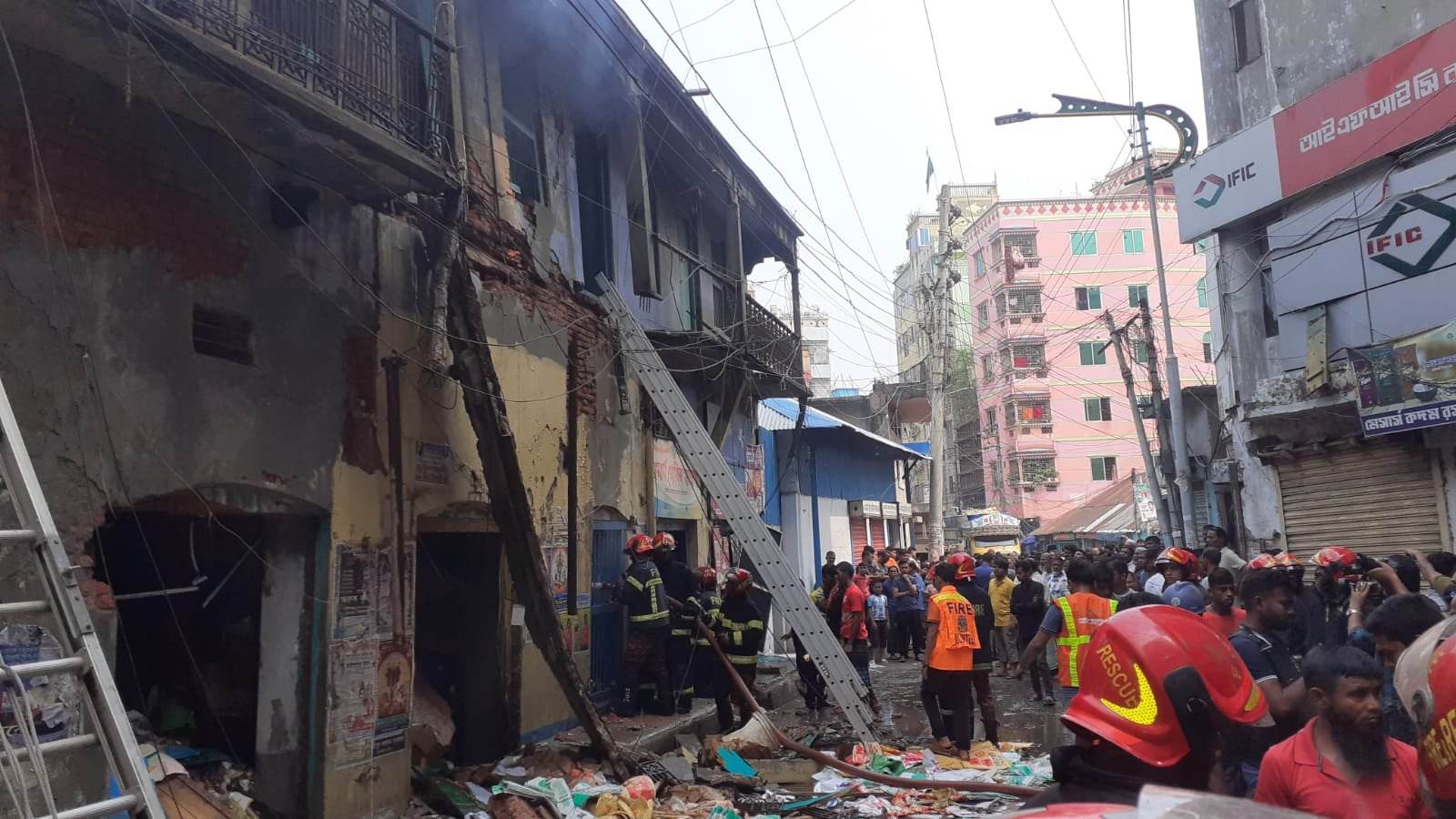 One killed, 9 injured in N’ganj building fire 