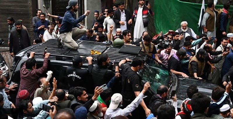Chaotic scenes as Imran Khan leaves his home in Lahore for Islamabad court