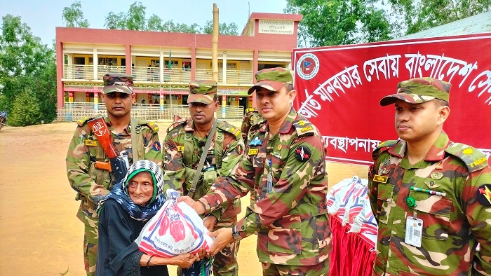 Army distributes relief assistance in Rangamati