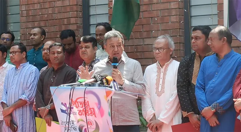 BNP standing committee member Amir Khasru Mahmud Chowdhury addresses a programme, marking the 28th foundation anniversary of Dhaka Reporters' Unity (DRU) on Friday.