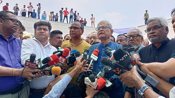 BNP Secretary General Mirza Fakhrul Islam Alamgir talks to journalists after placing wreath at the grave of party founder late President Ziaur Rahman at Sher-e-Bangla Nagar in the capital on Tuesday (May 30, 2023).
