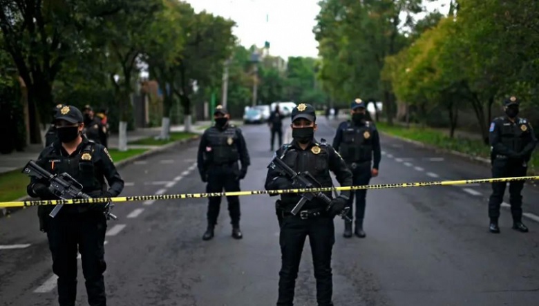 10 people killed in clash with Mexico police