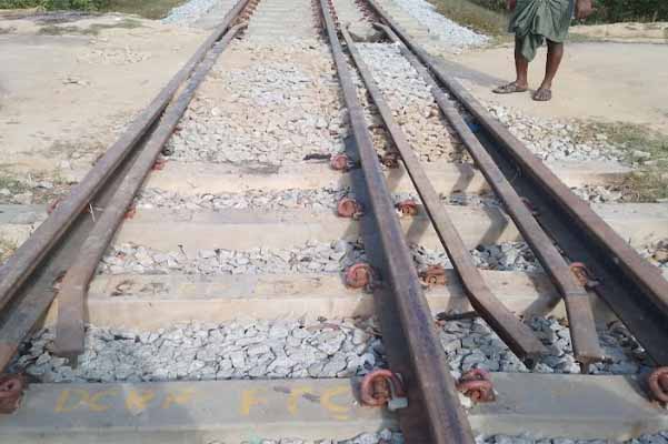 Dhaka-Cox's Bazar train delayed as 'nuts and bolts removed' from rail line 