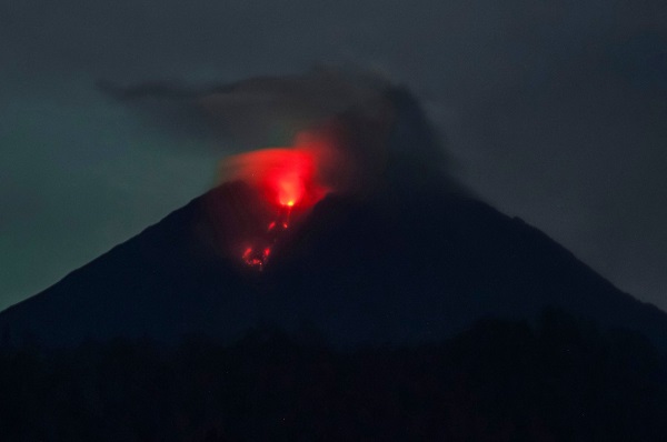 11 hikers dead after Indonesia volcano erupts, survivors found
