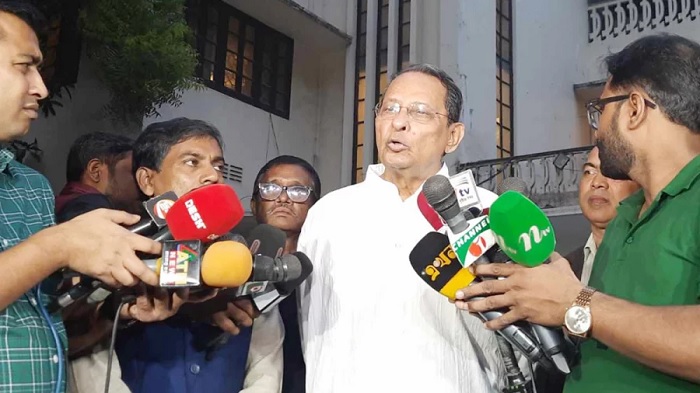 Jatiya Samajtantrik Dal (JSD-Inu) president Hasanul Huq Inu speaks to reporters after holding a meeting with the 14-party alliance coordinator Amir Hossain Amu at his Eskaton residence in Dhaka on Tuesday (December 5) afternoon.