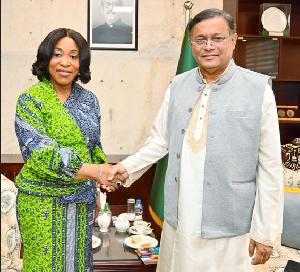 Ghanaian foreign minister meets her Bangladeshi counterpart