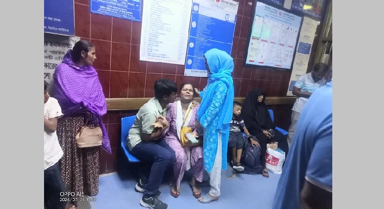 Grandmaster Ziaur Rahman's wife Labanya had burst into tears knowing the death of her husband at Ibrahim Cardiac Hospital at Shahbag in the capital on Friday evening