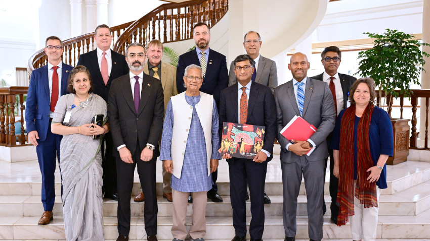 A prominent delegation of Canadian business leaders, led by Canada's Indo-Pacific Trade Representative Paul Thoppil, on Tuesday meet with Chief Adviser Professor Muhammad Yunus at the State Guest House Jamuna in the capital. Photo: Collected